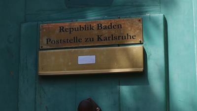 Die Polizei durchsucht auch ein Haus in der Karlsruher Roggenbachstraße.