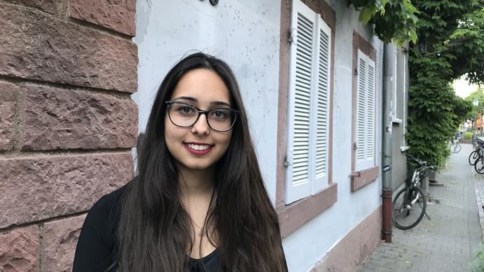 Aisha Fahir (22) tritt für den Wahlkreis Ettlingen bei der Landtagswahl an.