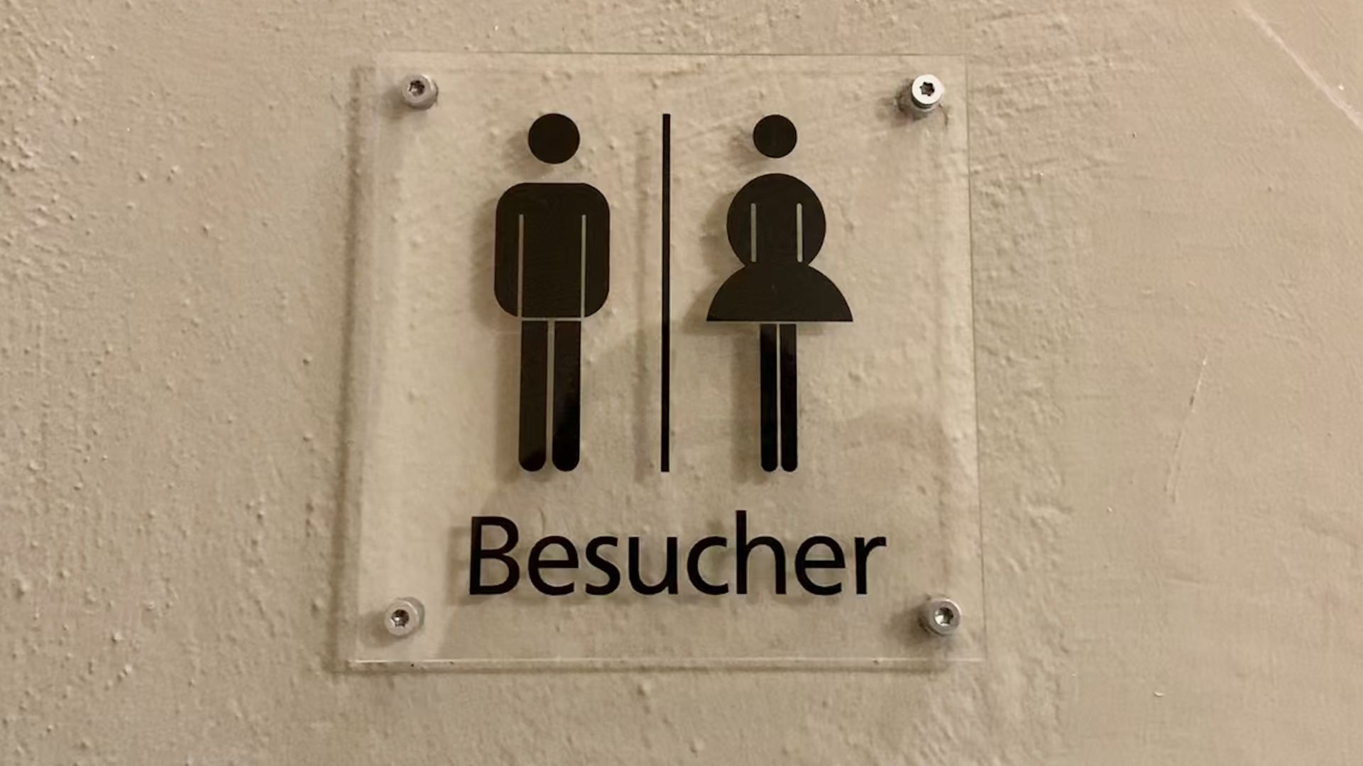 Das erste Mädchengymnasium in Deutschland hat seit 2018 offiziell eine Unisex-Toilette. Zuvor wurde diese als Besuchertoilette genutzt.