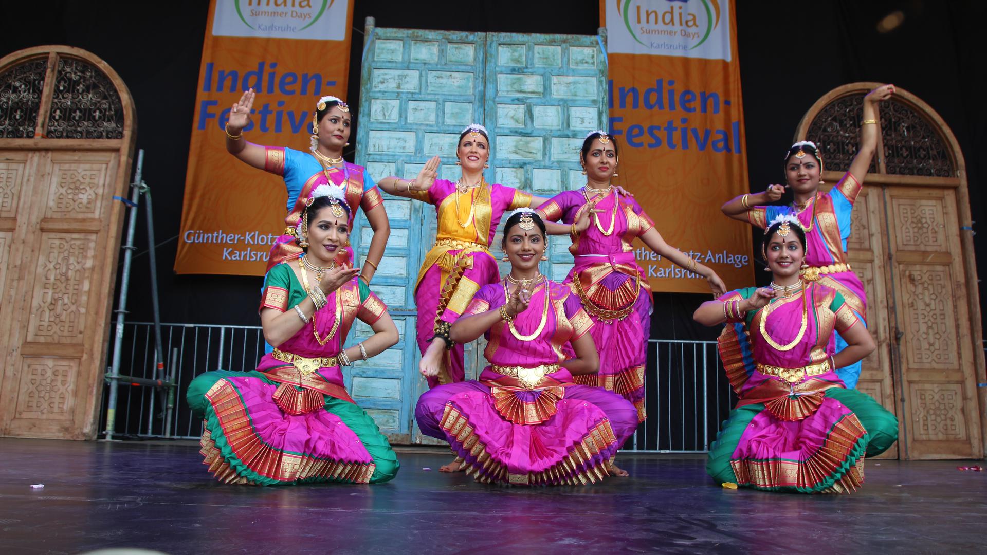 Auf den India Summer Days in der Günther-Klotz-Anlage präsentieren zahlreiche Gruppen die Vielfalt indischer Kultur.