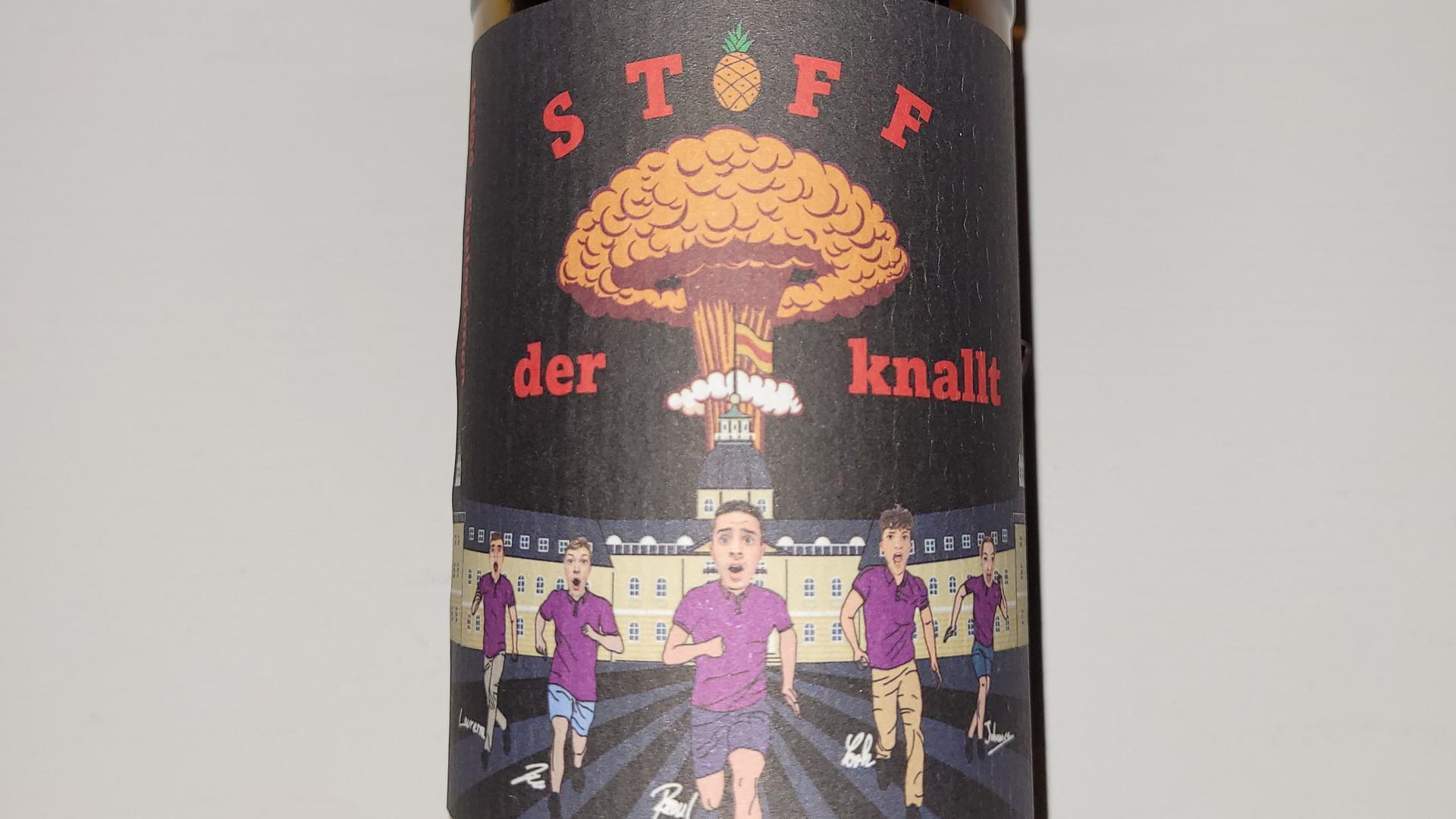 An dieser Flasche scheiden sich die Geister. Die Fachschaft für Wirtschaftswissenschaften ließ sie für die Einführungswochen am Karlsruher Institut für Technologie extra etikettieren.