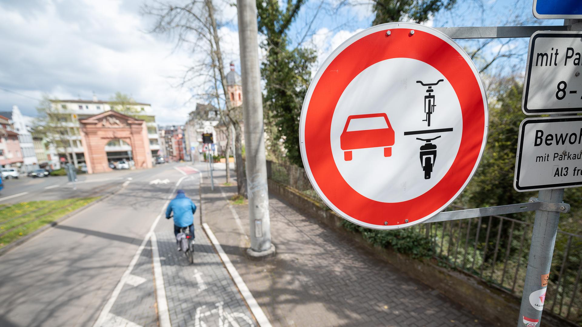 Karlsruhe könnte bald neuartige Verkehrsschilder bekommen