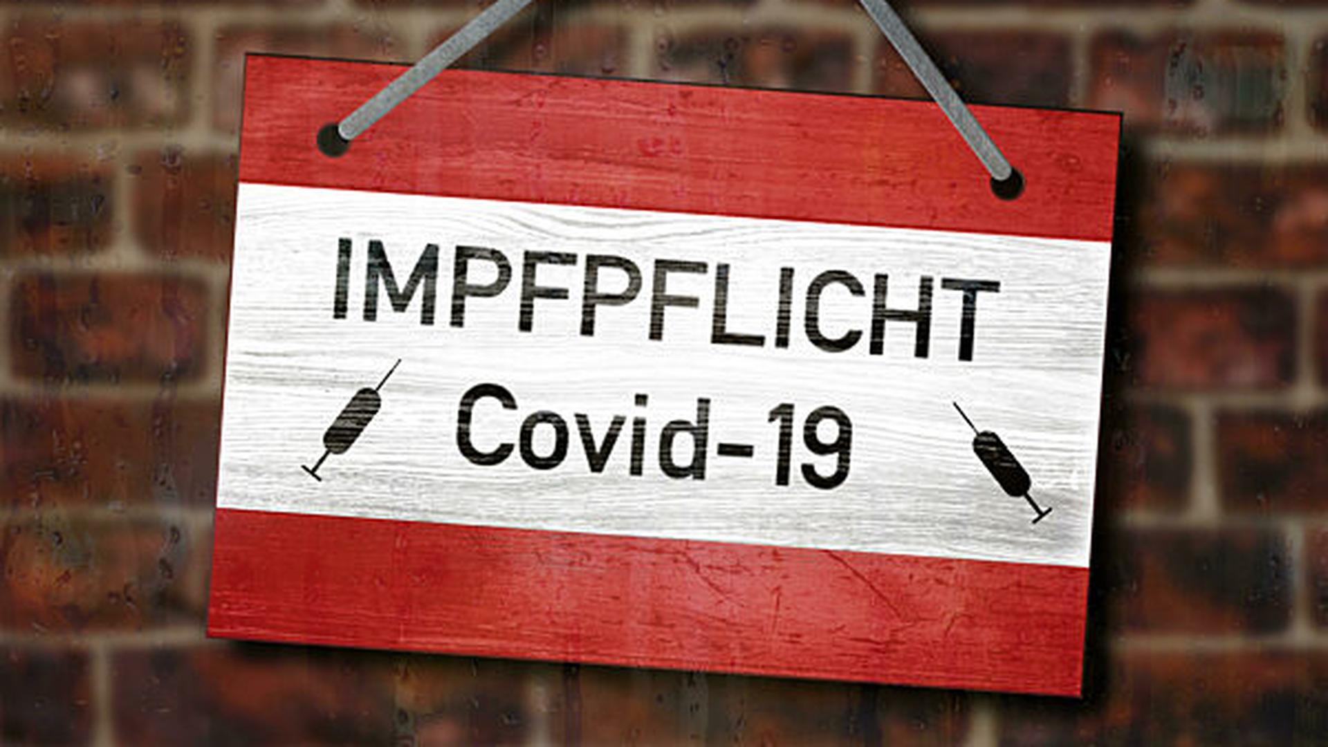 Impfpflicht Covid-19 Schild, Aufschrift Impflicht Coronavirus Schutzverordnung, Symbolbild für die Pflicht sich zu Impfen