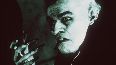 Ausschnitt aus dem Film „Shadow of the Vampire“, auf dem Schauspieler William Dafoe in seiner Rolle als Max Schreck zu sehen ist.
