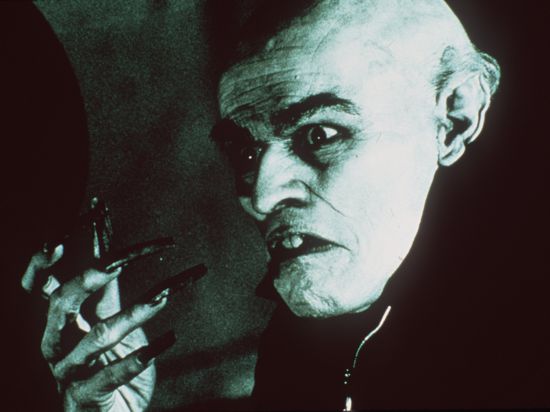 Ausschnitt aus dem Film „Shadow of the Vampire“, auf dem Schauspieler William Dafoe in seiner Rolle als Max Schreck zu sehen ist.