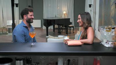 Alica und Daniele D. bei der VOX Dating-Doku „First Dates Hotel“.

Die Verwendung des sendungsbezogenen Materials ist nur mit dem Hinweis und Verlinkung auf RTL+ gestattet.