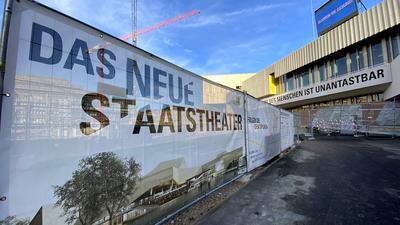 Das Badische Staatstheater und die Baustelle während des zweiten Corona-Lockdowns im November