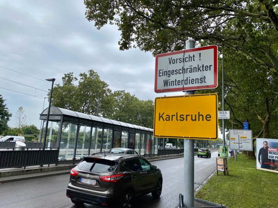 „Vorsicht! Eingeschränkter Winterdienst“: Mit dieser Warnung begrüßt Karlsruhe seine Gäste an vielen Ortsschildern.