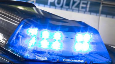 Einsatz: Die Karlsruher Polizei sucht Zeugen für einen möglichen gefährlichen Übergriff auf einen Betrunkenen.