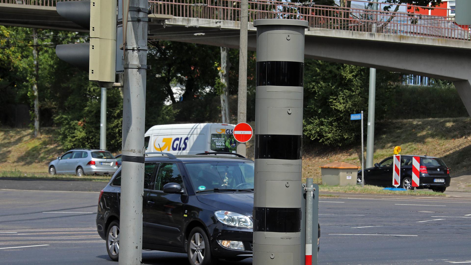 Die Radarfalle an der Ecke Starckstraße / Honsellstraße.