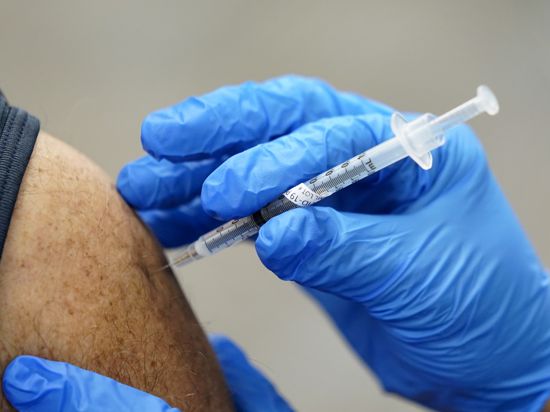 Nachlassende Impfmoral: Karlsruhes Oberbürgermeister Frank Mentrup appelliert, bei den Anstrengungen gegen Corona nicht nachzulassen. Die Nachfrage nach Impfungen geht gegenwärtig zurück.