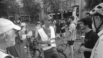 Er war „KA-Radler“: Thomas Gentner (Mitte) begleitete die Verkehrspolitik in Karlsruhe on- und offline.