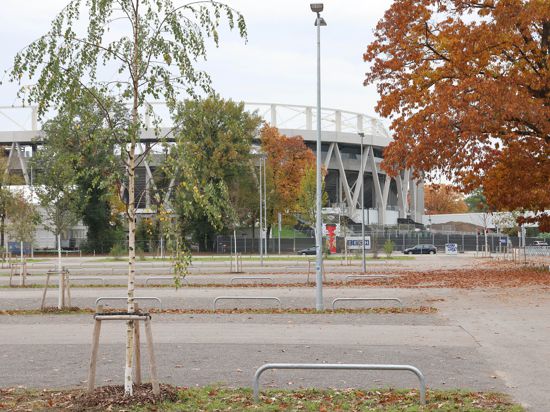  Birkenparkplatz beim KSC-Stadion