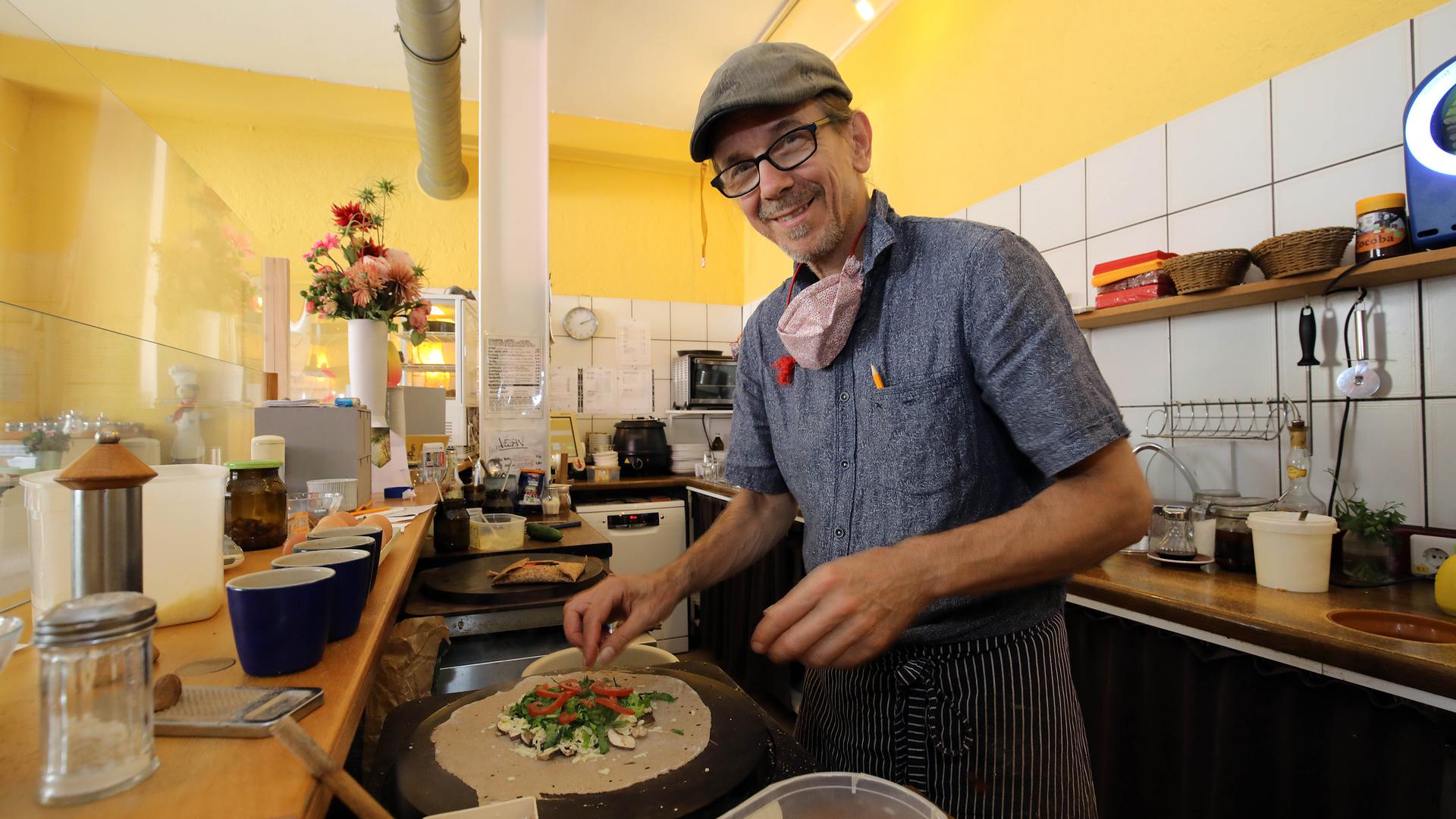 Leidenschaftlicher Pfannkuchenbäcker: Heiko Gsedl macht seit 20 Jahren, worauf er Lust hat: Crêpes in seinem Café Pan.