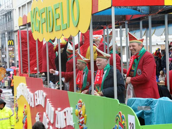 Die Karnevalsgesellschaft (KG) Fidelio nimmt am 25. Februar 2020 am Fastnachtsumzug in der Karlsruher Innenstadt teil.