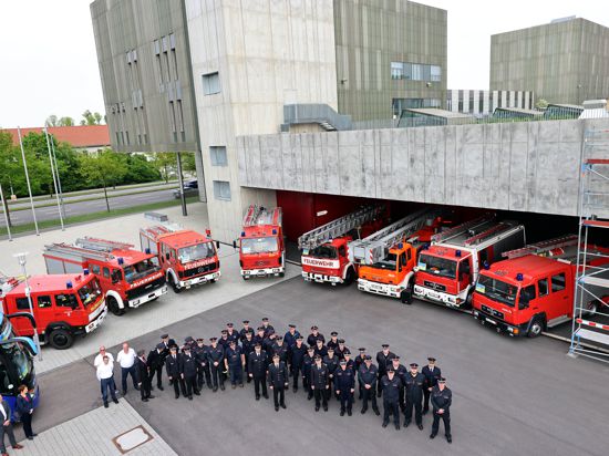 Gemeinsame Aktion: Die Wehren aus Karlsruhe, dem Landkreis Karlsruhe sowie dem Enzkreis spenden ausgemusterte Feuerwehrfahrzeuge an die Ukraine. 