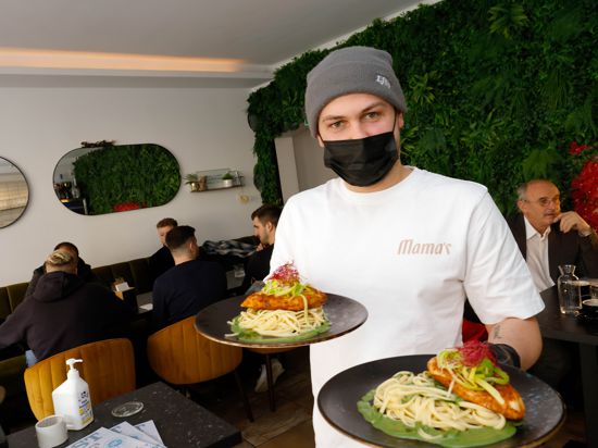 Gastronomie in der Corona-Krise: Jonas Pfäffle ist Chef des „Mama's“ in Karlsruhe.