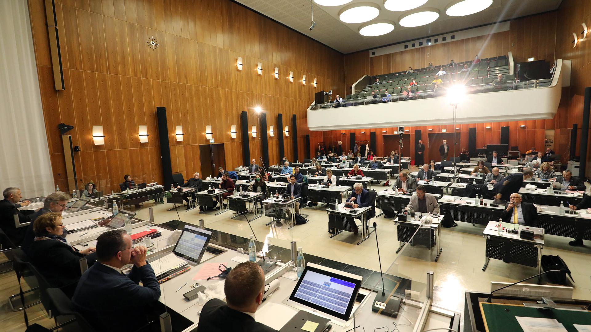 Diskussionen um Haushalt: Anlässlich ihrer Haushaltsreden haben die Stadtratsfraktionen deutlich gemacht, welche Schwerpunkte Karlsruhe im Zeichen der Corona-Pandemie setzen soll.