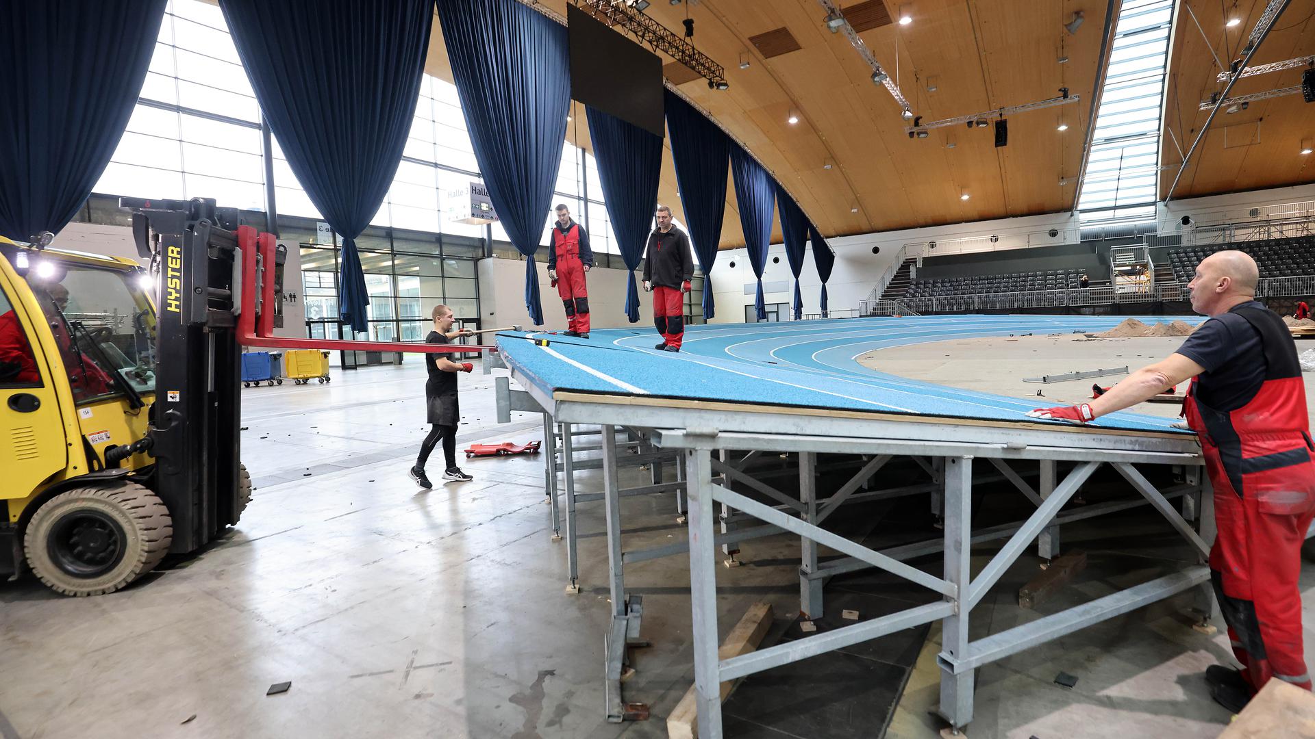 Aufbau Indoormeeting in der Messe-Karlsruhe,  