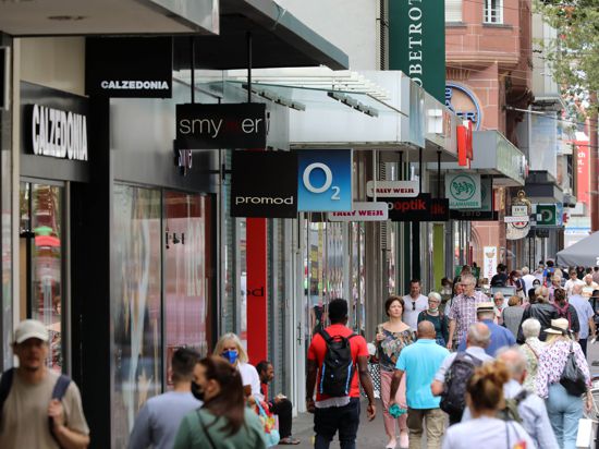 Einkaufsmeile im Wandel: Unter anderem eröffnet der Brillenanbieter Smykker in der Kaiserstraße. Auch Royal Donuts, der bei Jüngeren Kultstatus hat, kommt neu in die Karlsruher City. 