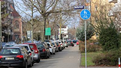 Parken in der Reinhold-Frank-Straße.