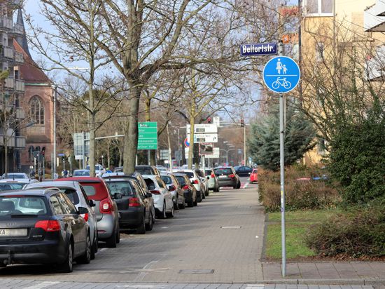 Parken in der Reinhold-Frank-Straße.