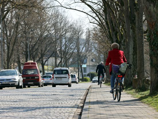 Zügig per Fahrrad: Eine denkbare Variante des Radschnellwegs zwischen Ettlingen und Karlsruhe führt über die Rastatter sowie die Lange Straße in Rüppurr. Weitere Optionen verlaufen weiter südlich – etwa über die Felder. 