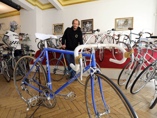 Retrowelle: Alte Rennräder liegen voll im Trend. Liebhaber schätzen das Flair hochwertiger Vintage-Bikes wie sie Andreas Kohlmeier vom Fahrradladen „Der Ritzler“ anbietet und repariert.