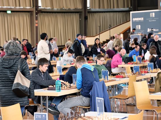 Schachspieler in der Karlsruher Schwarzwaldhalle.