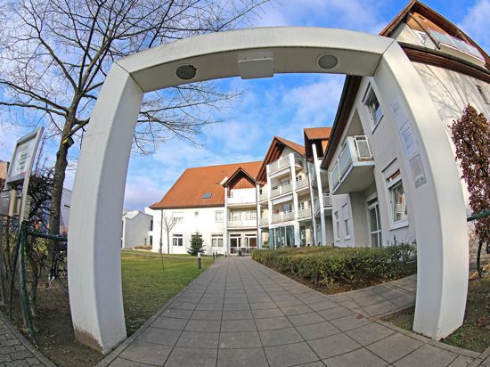 Am 20.12.2021 ist das Personal im Seniorenzentrum Hanne-Landgraf-Haus in Grötzingen wie in den anderen Alten- und Pflegeheimen in der Stadt voll eingespannt, berichtet die Betreiberin, die Arbeiterwohlfahrt (AWO) Karlsruhe.