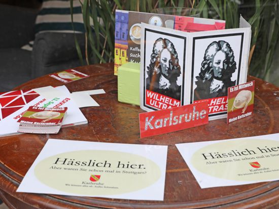 Mehrere Karlsruhe-Aufkleber gibt es bei dem Pop-Up-Event in Karlsruhe zu gewinnen.