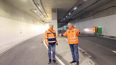 Autotunnel Kriegsstrasse,  Foto: li. Johannes Haeberle, re. Frank Nenninger,      