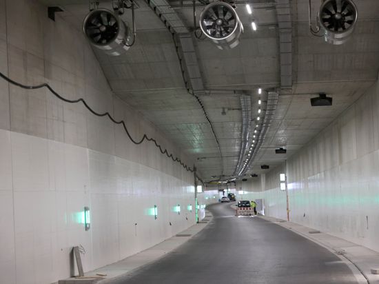 Die große Leere: Eine zerborstene Lüfter-Turbine verhinderte im Mai die Inbetriebnahme des Karoline-Luise-Tunnel. Nun ist ein Ende des Wartens in Sicht.