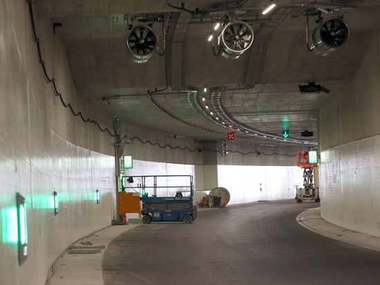 Nachrüstung: Die Lüfter-Turbinen im Karoline-Luise-Tunnel sollen mit Hilfe von Gittern sicherer gemacht werden. Bei einer Havarie waren Teile nach außen geschleudert worden.