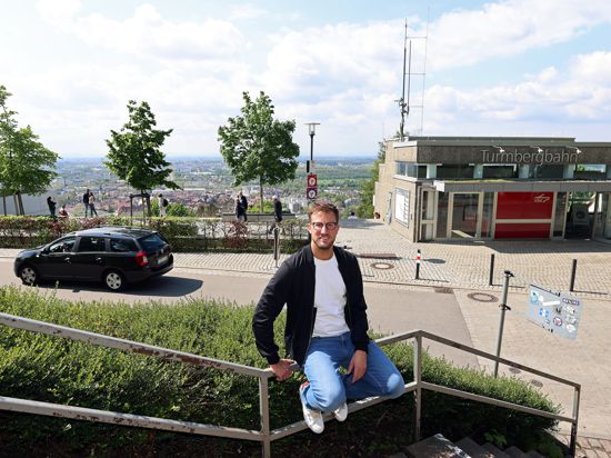 Mit Überblick: Sören Anders vom Restaurant „Anders auf dem Turmberg“ fordert von der Stadt, sich ein Gesamtkonzept für den Turmberg zu überlegen. 
