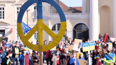Kundgebung gegen den Krieg in der Ukraine auf dem Marktplatz