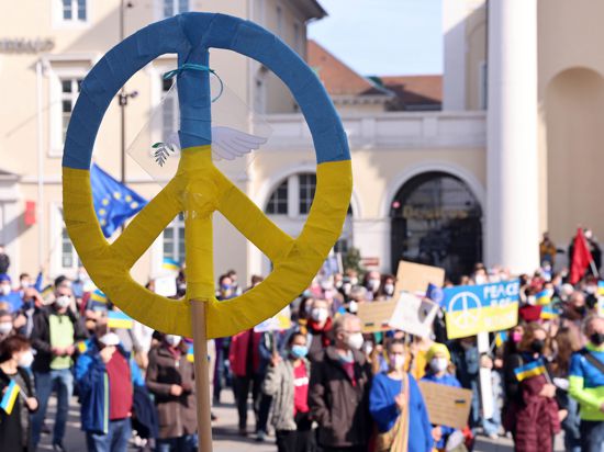 Kundgebung gegen den Krieg in der Ukraine auf dem Marktplatz