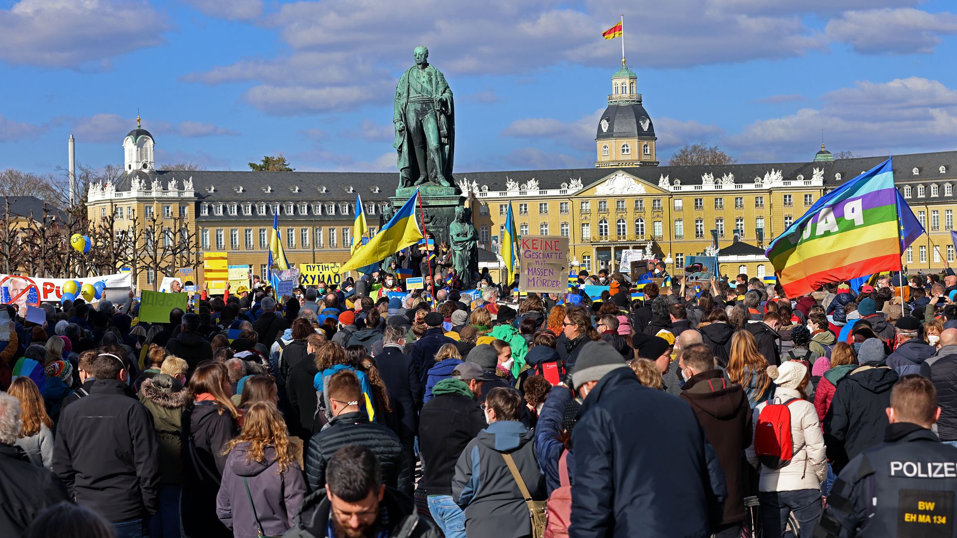 26.02.2022 Kundgebung auf dem Schlossplatz Karlsruhe: „Frieden für die Ukraine- Sicherheit für Europa“.