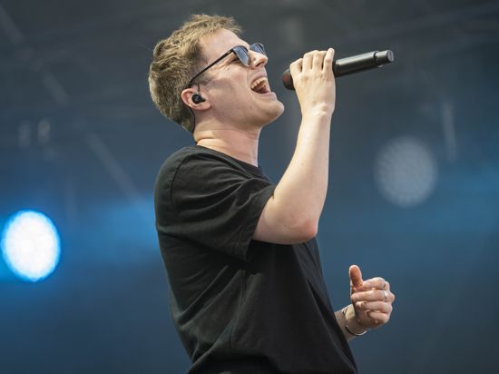 Volle Power: Der 26-Jährige britische Pop-Sänger Tom Gregory spielt bei diesem „Fest“ sein größtes Konzert in diesem Jahr. 