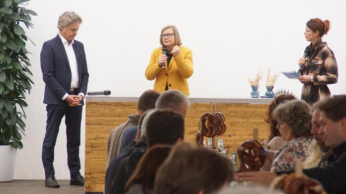 Eröffnung der Offerta 2021 mit dem Karlsruher Oberbürgermeister Frank Mentrup und Messe-Geschäftsführerin Britta Wirtz (Mitte).