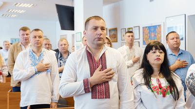 Im Stadtrat von Winnyzja wird symbolisch das Badnerlied und die ukrainische Hymne gesungen.