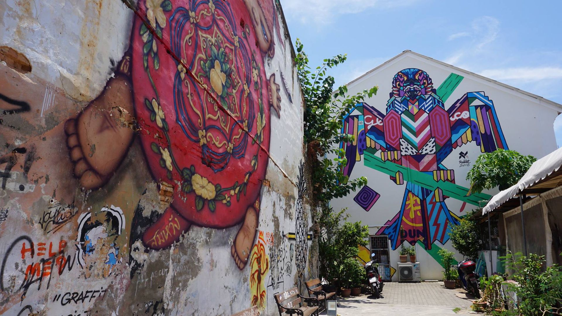 Die Graffiti und Wandmalereien in der Altstadt von Phuket begeistern die Urlauber besonders.