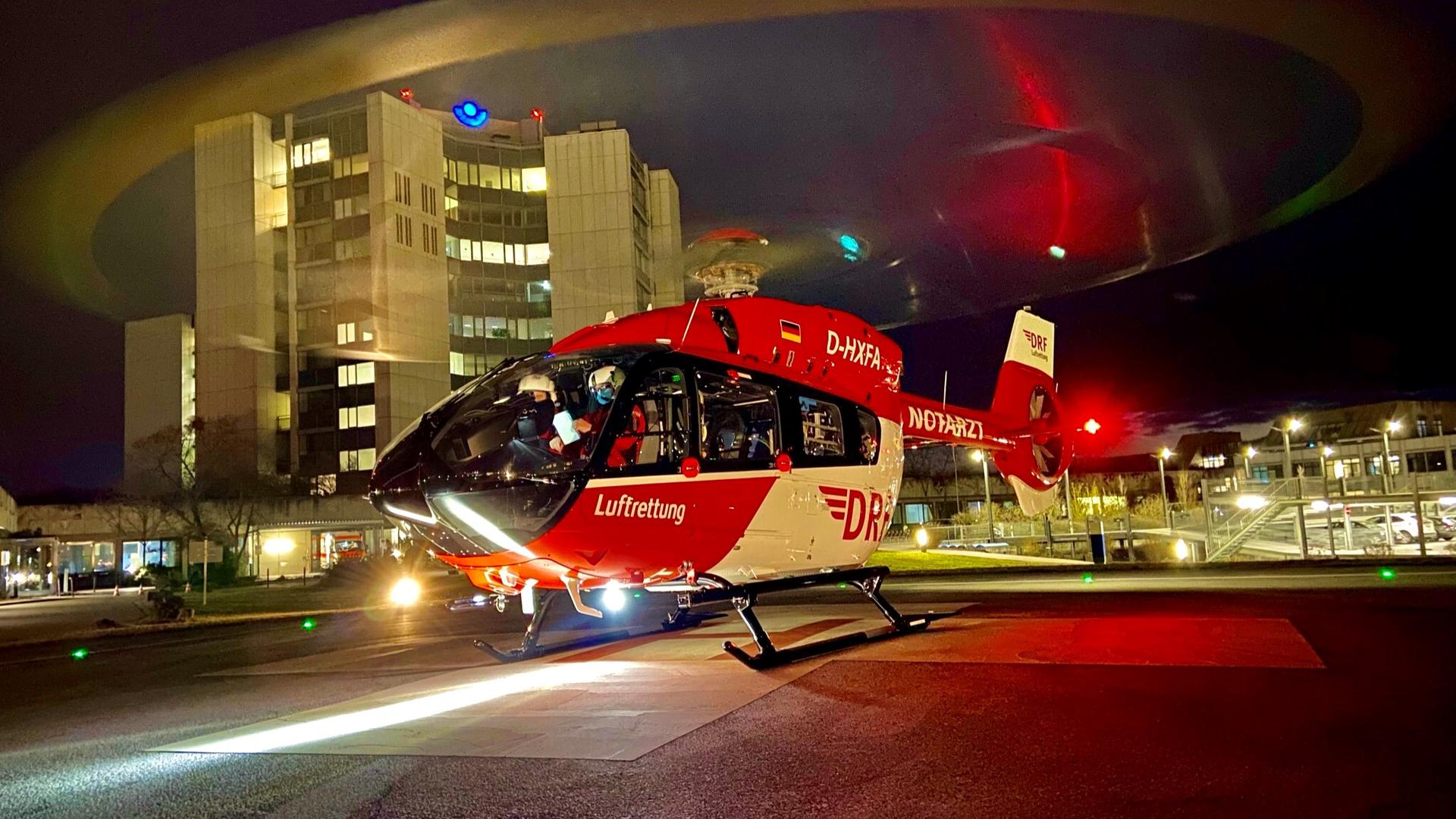 Hubschrauber bei Nacht