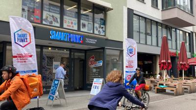 Wo früher der Grüne Krebs an der Erbprinzenstraße Möbel verkaufte, hat jetzt ein Geschäft eröffnet, das unter anderem Handys repariert. 