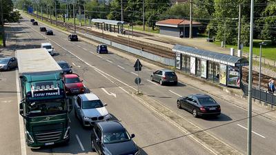Viel Platz für Autos, aber nur wenig für alle anderen Verkehrsarten: Das soll sich im Süden von Karlsruhe-Rüppurr demnächst ändern.