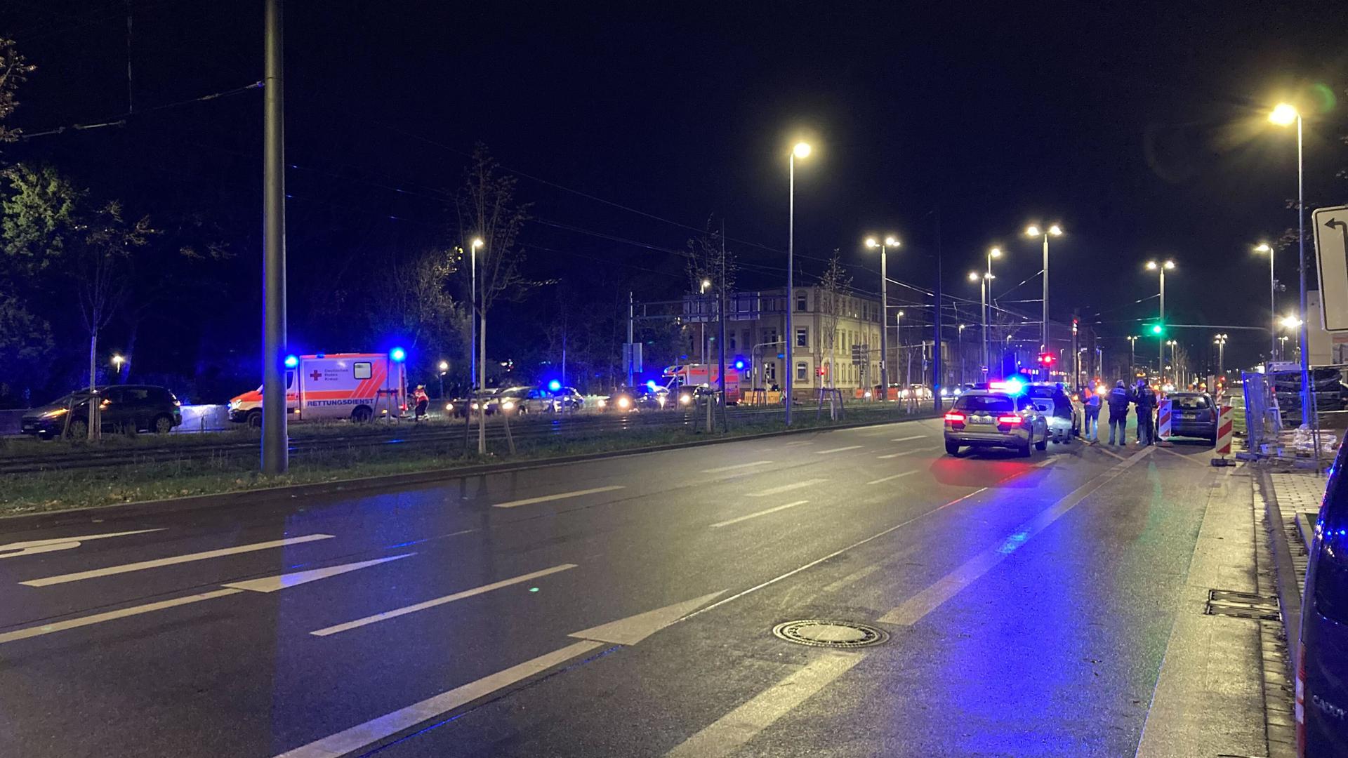 Mehrere Verletzte gab es am Dienstagabend bei einem Auffahrunfall in der Karlsruher Kriegsstraße.