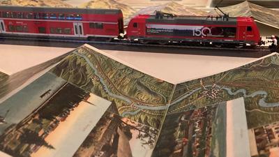 Das Modell der Schwarzwaldbahn und ein aufwändig gestalteter Faltkatalog aus den 20er-Jahren sind in einer Ausstellung in der Badischen Landesbibiliothek zu sehen.