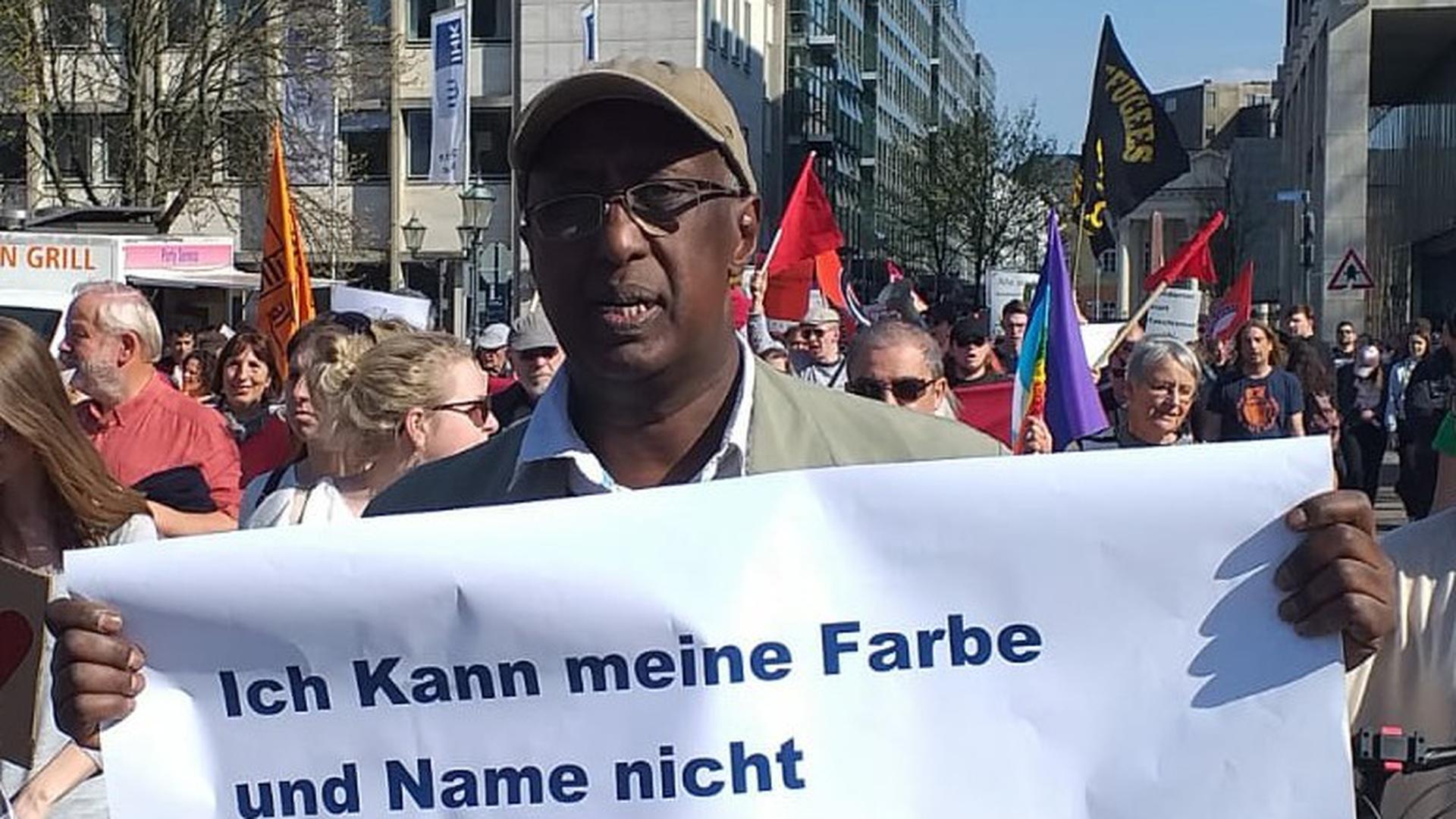 Mohamed Farah aus Karlsruhe engagiert sich auch immer wieder auf Demonstrationen gegen Rassismus. 