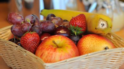 Gesunde Ernährung: Oft verhilft ein Supermarkt-Gutschein der BNN-Stiftung „Wir helfen“ bedürftigen Menschen angesichts steigender Preise für Obst und Gemüse zu einer gesunden Ernährung.