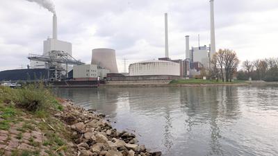 Stillstand: Wegen eines Pumpenschadens liefert der Kraftwerksblock RDK7 im Rheinhafen derzeit keinen Strom und keine Fernwärme. In einer Woche soll alles repariert sein.
